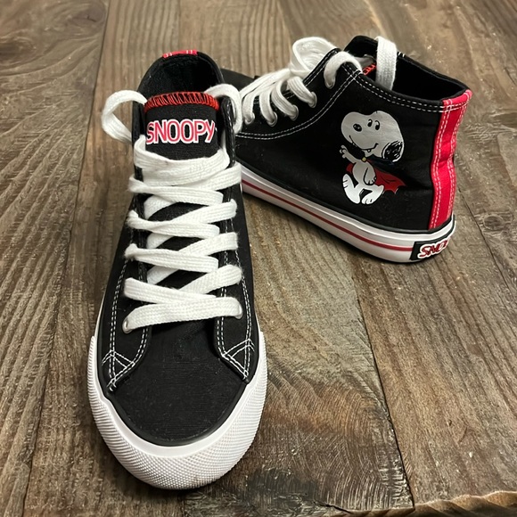 Snoopy - Girls Hightop Sneaker - Picture 2 of 10
